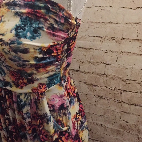 Floral Maxi - NWT - Picture 6 of 8